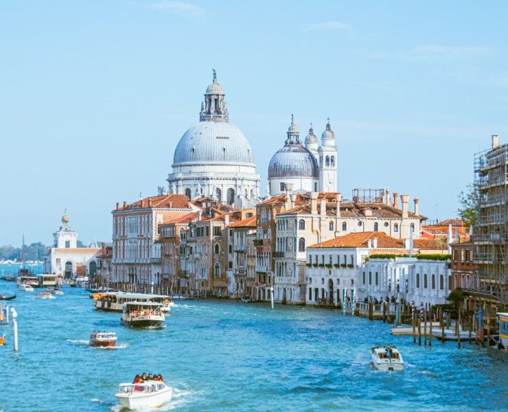 Why Many People Invest in Italy-cover